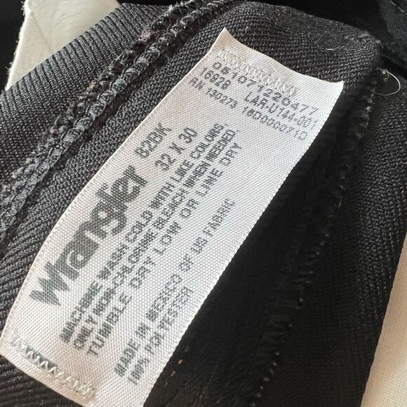 NWOT WRANGLER Black Straight Leg Mid Rise Pant 32 - Picture 9 of 9